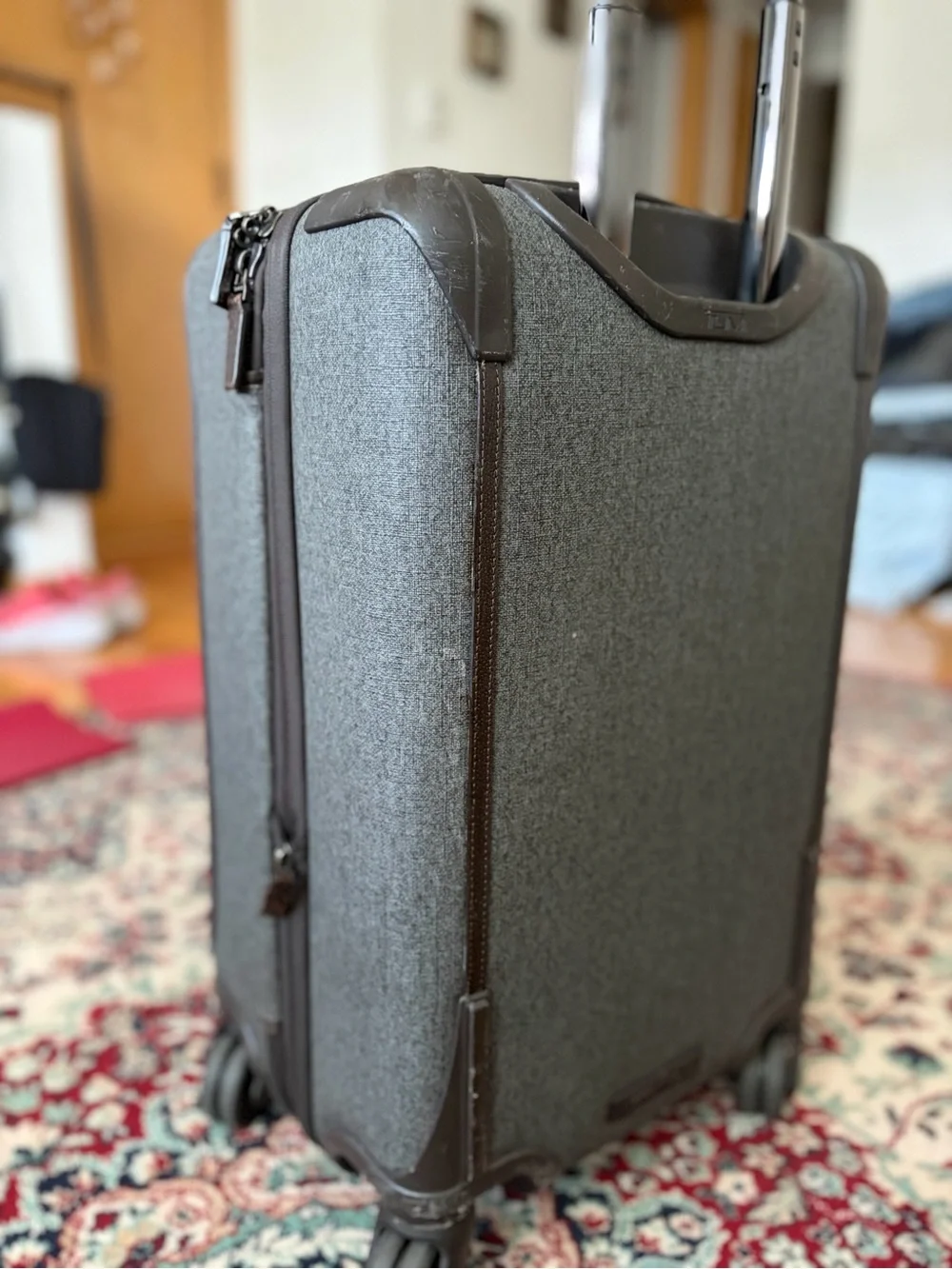 Tumi Astor Osborne 4-Wheeled International Carry on luggage